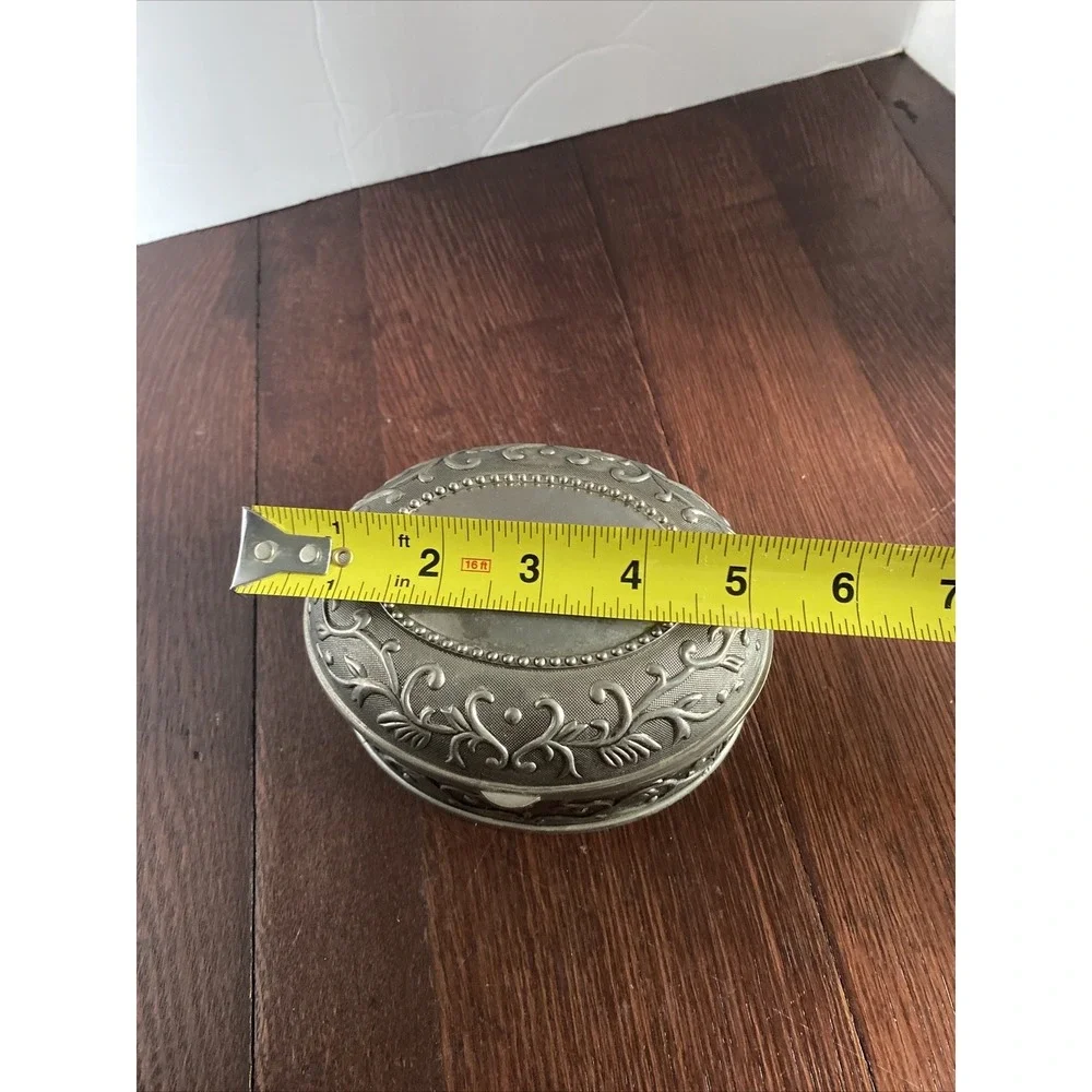 Metal Trinket Box Silver Tone‎ 5x4x2.5 Oval Blue Velvet Lining Floral